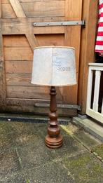 Grote lamp met massief houten voet, Huis en Inrichting, Lampen | Tafellampen, Gebruikt, Ophalen of Verzenden, 50 tot 75 cm