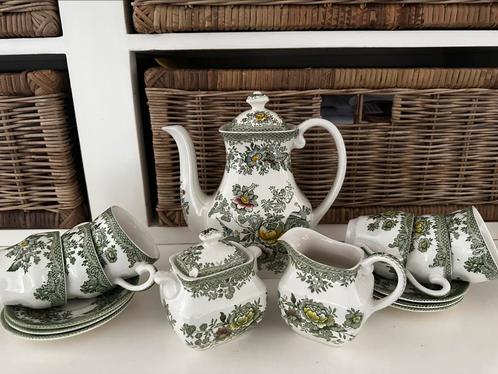 Wedgwood servies.  Koffiekan, zes kopjes en roomsetje, Antiek en Kunst, Antiek | Servies compleet, Ophalen of Verzenden