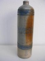 Steengoed Jeneverfles Kruik Fles Visser & Co Schiedam, Antiek en Kunst, Ophalen of Verzenden