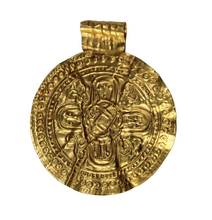 Bodemvondst vroeg middeleeuws gouden bracteate hanger odin, Antiek en Kunst, Antiek | Goud en Zilver, Goud, Verzenden