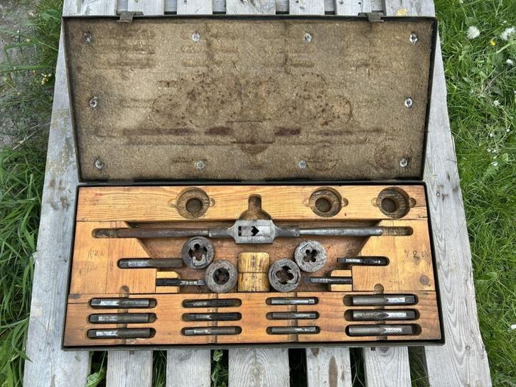 wo2 - Britse toolbox - schroefdraadsnijset 1944, Verzamelen, Militaria | Tweede Wereldoorlog, Landmacht, Kist of Geocache, Engeland