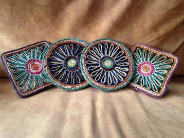 Vier vintage onderzetters beschikbaar voor biedingen