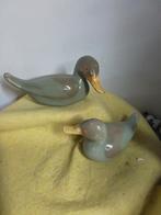 14741) 2 mooi gelajte eenden  23cm lang, Ophalen of Verzenden
