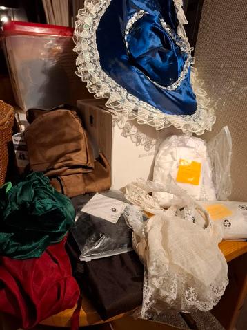 Historische Kleding Accessoires Set beschikbaar voor biedingen