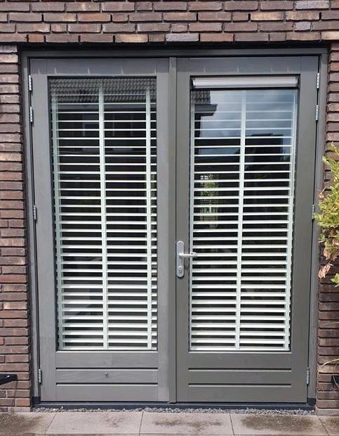 Twee openslaande tuindeuren, Doe-het-zelf en Verbouw, Kozijnen en Schuifpuien, Zo goed als nieuw, Deurkozijn, Hout, 225 cm of meer