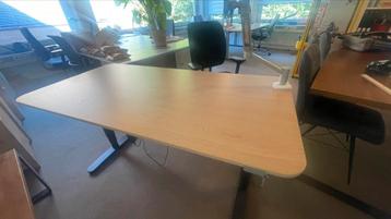 Bekant electrisch verstelbaar bureau 180 breed en 80 diep