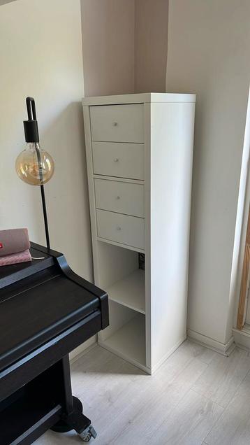 Ikea kast, met 4 lades beschikbaar voor biedingen