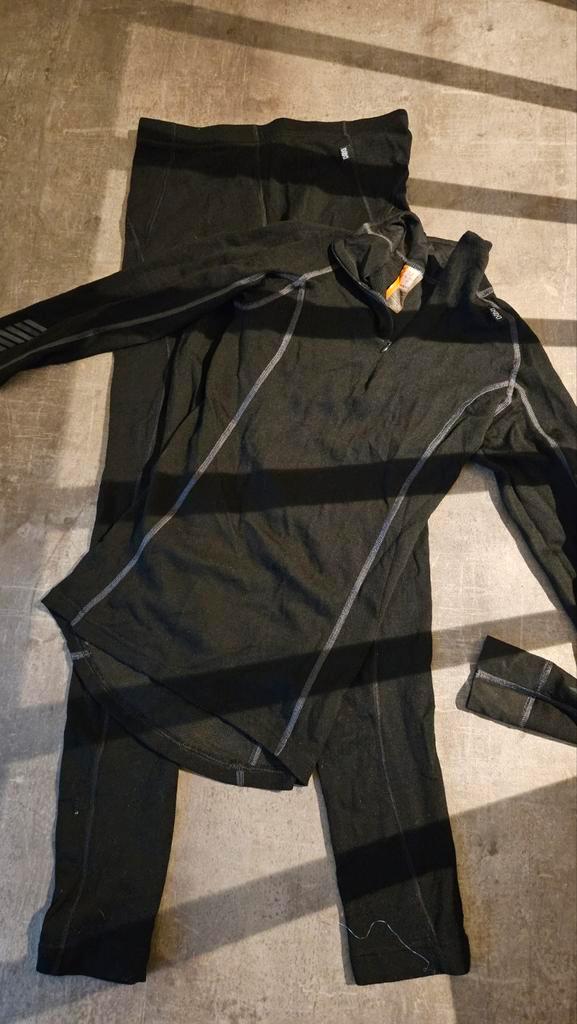 Helly Hansen Thermokleding Set Dames Maat M, Kleding | Dames, Sportkleding, Zo goed als nieuw, Hardlopen of Fietsen, Maat 38/40 (M)