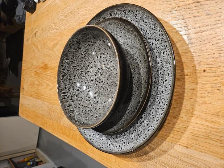 Serviesset, Huis en Inrichting, Keuken | Servies, Zo goed als nieuw, Bord(en), Overige stijlen, Porselein, Ophalen