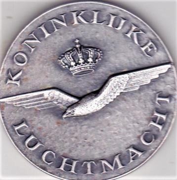 KONINKLIJKE LUCHTMACHT 1913 - 1963 beschikbaar voor biedingen