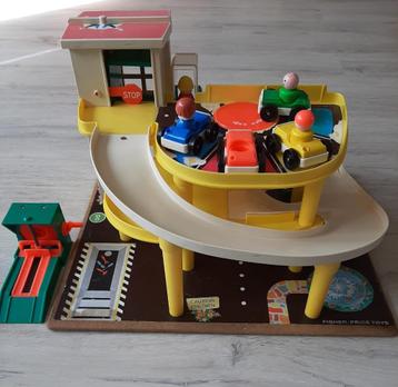 Garage met veel accessoires beschikbaar voor biedingen