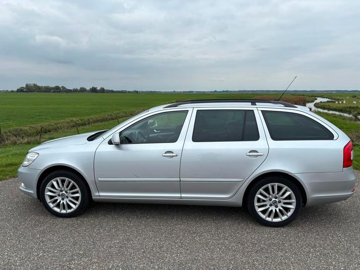 Skoda Octavia 1.2 TSI Combi 2011 Grijs, Auto's, Skoda, Particulier, Octavia, Adaptive Cruise Control, Airbags, Airconditioning