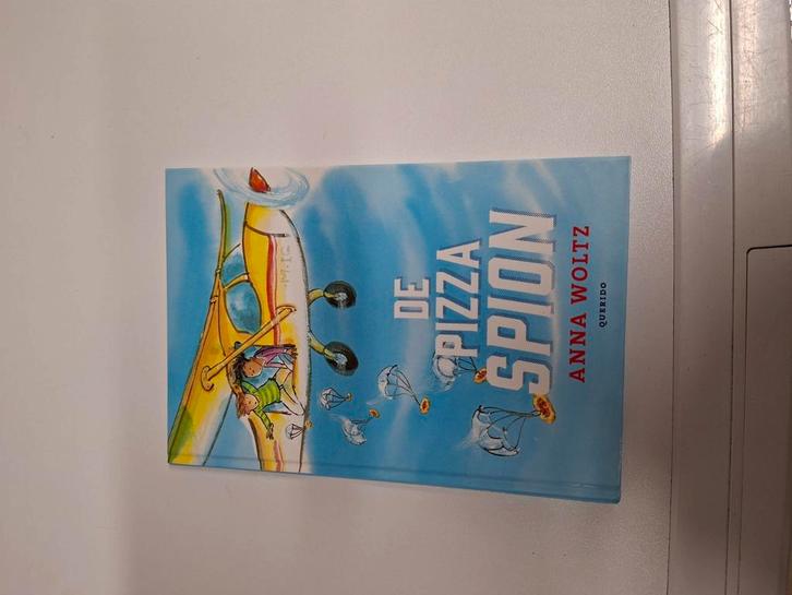 Anna Woltz - De pizza-spion, Boeken, Kinderboeken | Jeugd | onder 10 jaar, Zo goed als nieuw, Fictie algemeen, Ophalen