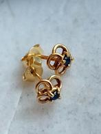Prachtige vintage gouden oorbellen elk gezet met saffier, Sieraden, Tassen en Uiterlijk, Antieke sieraden, Ophalen of Verzenden