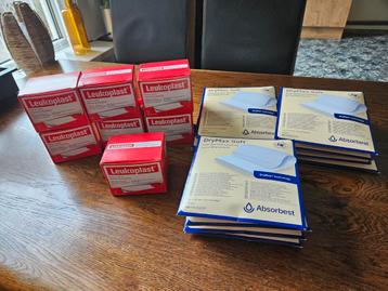 Twaalf Nieuwe Doosjes Absorberend Verband + Zeven Rol Tape beschikbaar voor biedingen
