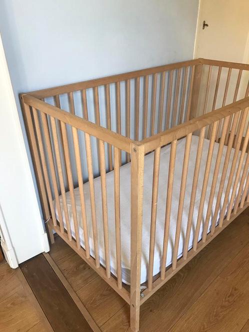 Ikea houten ledikantje met stevig natuurlijk matras, Kinderen en Baby's, Babywiegjes en Ledikanten, Zo goed als nieuw, Ledikant