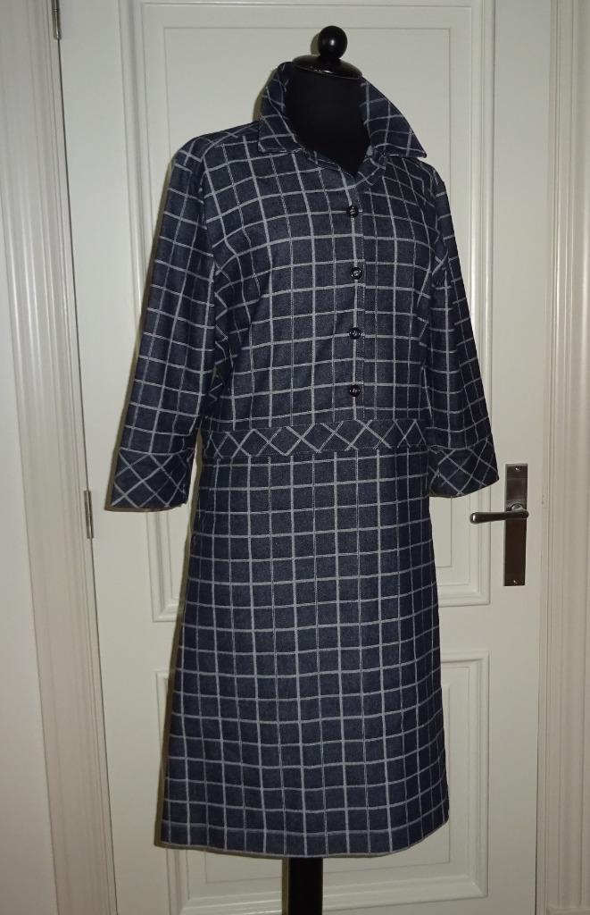 Nieuw Maat 44 stretch Jurk met voorsluiting en kraagje., Kleding | Dames, Jurken, Nieuw, Maat 42/44 (L), Overige kleuren, Knielengte