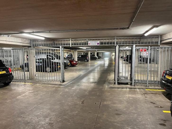 *laatste plek* Veilige Parkeerplaats Auto - Utrecht De Meern, Auto diversen, Autostallingen en Garages