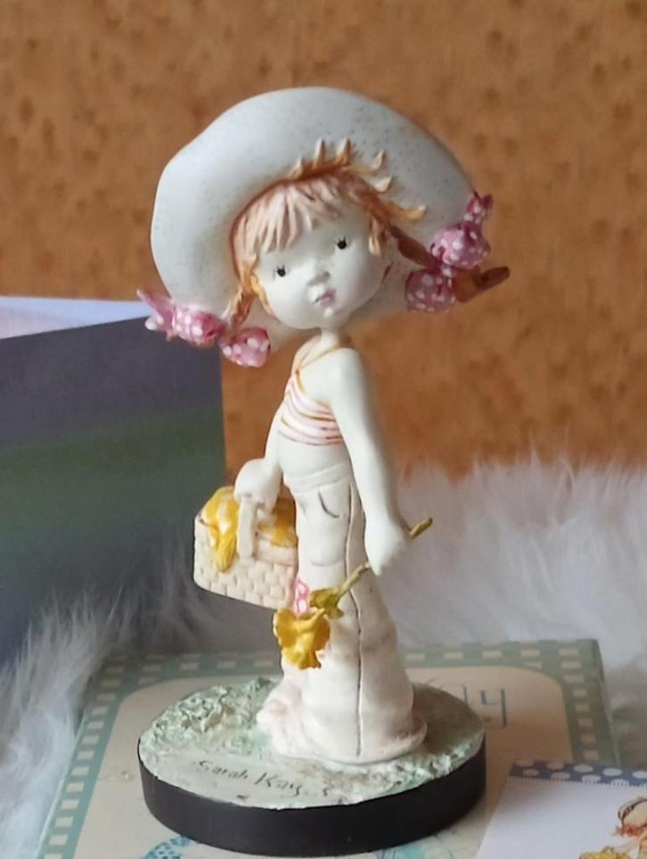 Sarah Kay beeldje in origineel doosje, Verzamelen, Beelden en Beeldjes, Nieuw, Mens, Ophalen of Verzenden