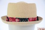 Zomer porkpie geel-beige met Hawaiian band maat 58 nieuw, Kleding | Dames, Hoeden en Petten, Ophalen of Verzenden, Nieuw, 58 cm (L, 7¼ inch) of meer