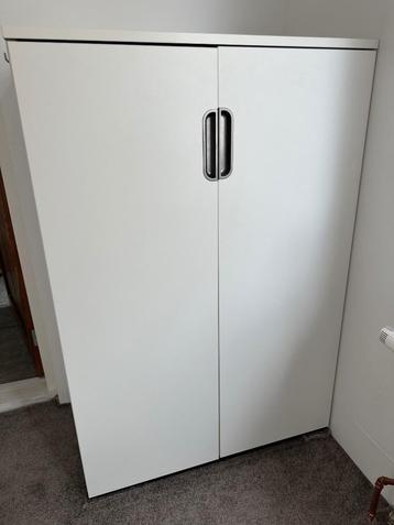 Half hoge (archief-)kast voor woon-, werk- of slaapkamer beschikbaar voor biedingen