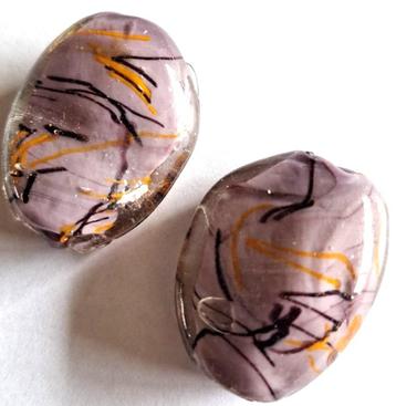 2 bijzondere bewerkte grote glas kralen 4x3 mm beschikbaar voor biedingen