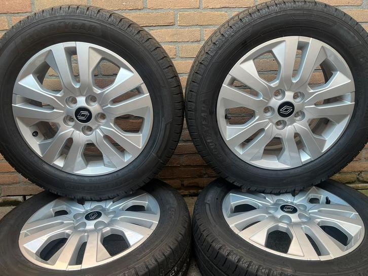 NIEUWE 17 “ orig Renault Trafic Nissan NV300 Vivaro Zomerset, Auto-onderdelen, Banden en Velgen, Banden en Velgen, Zomerbanden