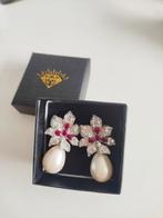 Prachtige bloem oorbellen met zirkoon en parel hangers, Met kristal, Hangers, Nieuw, Ophalen of Verzenden