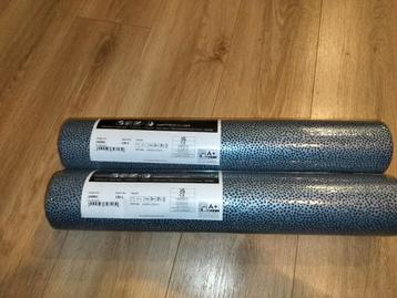 2 rollen Vliesbehang beschikbaar voor biedingen