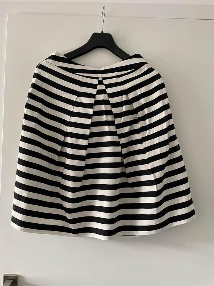 Steps zwart wit gestreepte rok mt 36 klokkend model in goede, Kleding | Dames, Rokken, Zo goed als nieuw, Maat 36 (S), Zwart, Knielengte