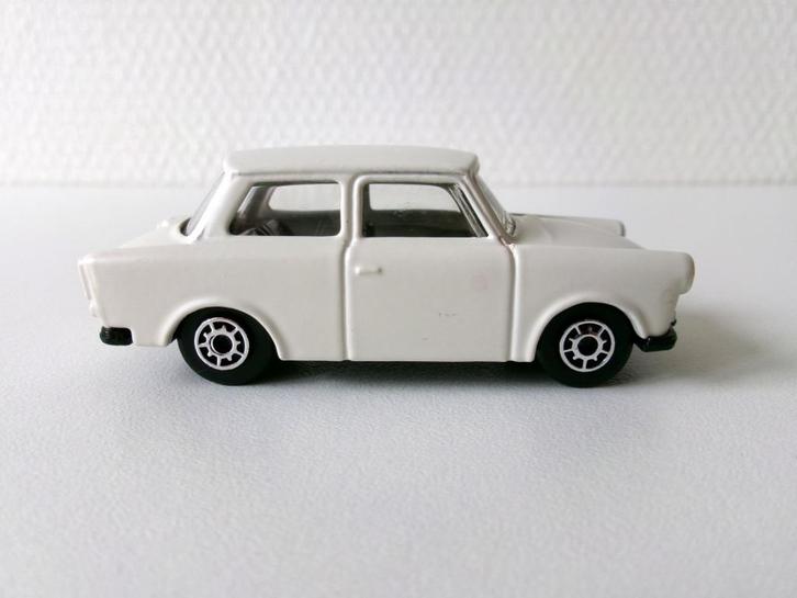 Trabant wit Maisto (geen ovp), Hobby en Vrije tijd, Modelauto's | Overige schalen, Gebruikt, Auto, Ophalen of Verzenden