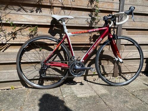 Mooie rode Redd Bull racefiets, Fietsen en Brommers, Fietsen | Racefietsen, Zo goed als nieuw, Overige merken, Meer dan 20 versnellingen