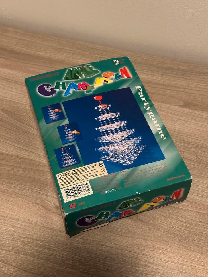 Champagen Partygame, Hobby en Vrije tijd, Gezelschapsspellen | Bordspellen, Gebruikt, Een of twee spelers, Drie of vier spelers
