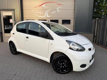 Toyota Aygo 1.0-12V 2010 5DRS AIRCO NIEUWE APK! beschikbaar voor biedingen