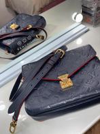 Louis Vuitton Pochette Métis, Blauw, Zo goed als nieuw, Leer, Ophalen