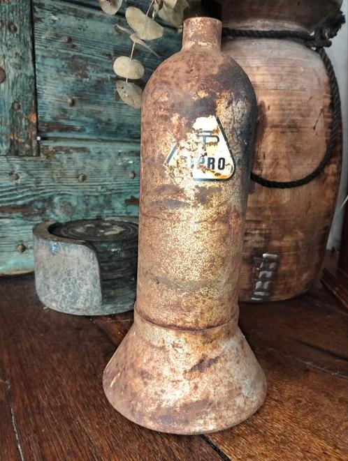 Brocante zware ijzeren fles, Antiek en Kunst, Curiosa en Brocante, Ophalen of Verzenden