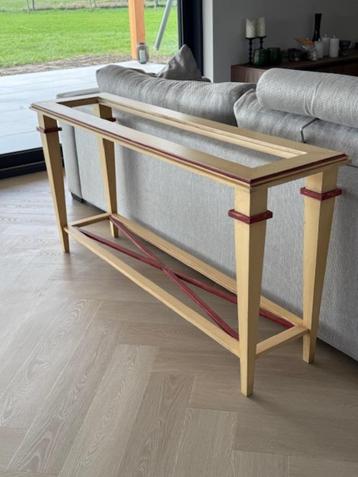 Sidetable van hout met 2 glasplaten beschikbaar voor biedingen