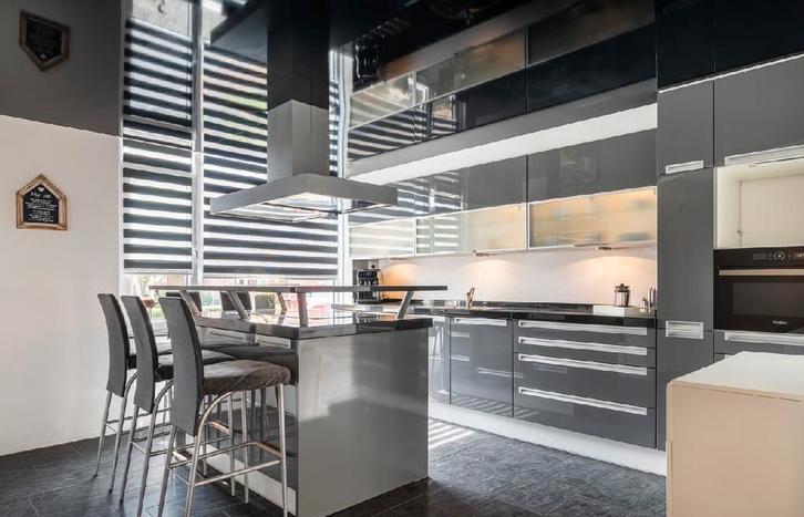 Complete, moderne keuken met een prachtig granieten werkblad, Huis en Inrichting, Keuken | Complete keukens, Hoekkeuken, Grijs