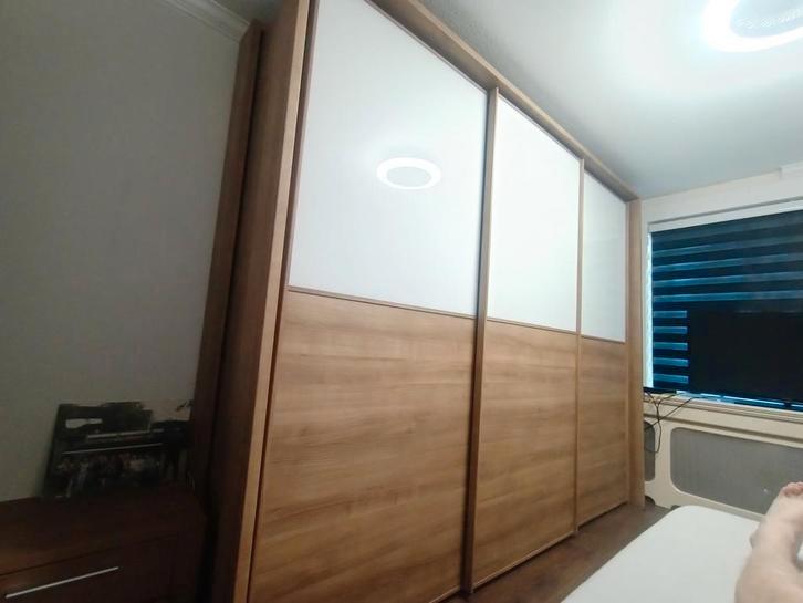 kleding kast met drie keer schuifdeuren, Huis en Inrichting, Kasten | Kledingkasten, Gebruikt, 200 cm of meer, 50 tot 75 cm, Ophalen