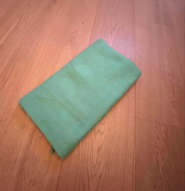 American Vintage Groene Sjaal als NIEUW!, Kleding | Dames, Mutsen, Sjaals en Handschoenen, Zo goed als nieuw, Sjaal, Ophalen of Verzenden