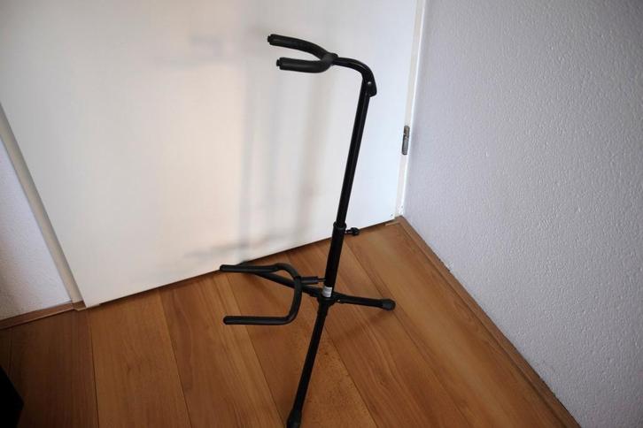 Zwarte gitaarstandaard, Muziek en Instrumenten, Standaards, Gebruikt, Instrumentstandaard, Gitaar, Ophalen of Verzenden