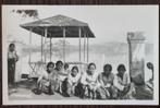 Fotokaart Ned. Indië Gezelschap Javaanse dames, Verzamelen, Ansichtkaarten | Buitenland, Buiten Europa, 1920 tot 1940, Verzenden