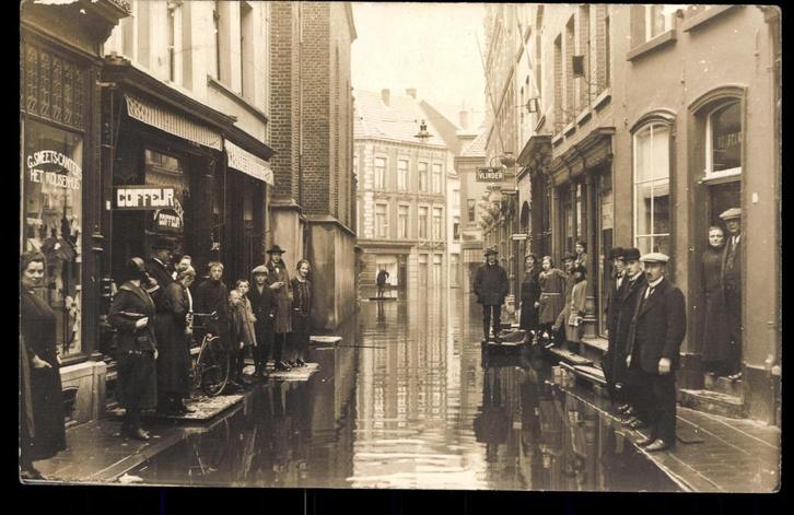 Venlo (L.), FOTOKAART Straatgez. met volk, Overstroming,1926, Verzamelen, Ansichtkaarten | Nederland, Gelopen, Limburg, 1920 tot 1940