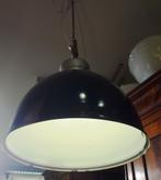 Grote gemailleerde zwarte industriele hanglamp sixties., Ophalen, Gebruikt, Vintage, Metaal