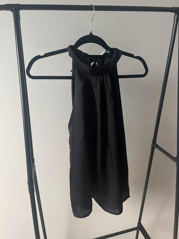 Amisu top maat m beschikbaar voor biedingen