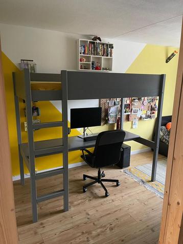 Hoogslaper met bureau beschikbaar voor biedingen