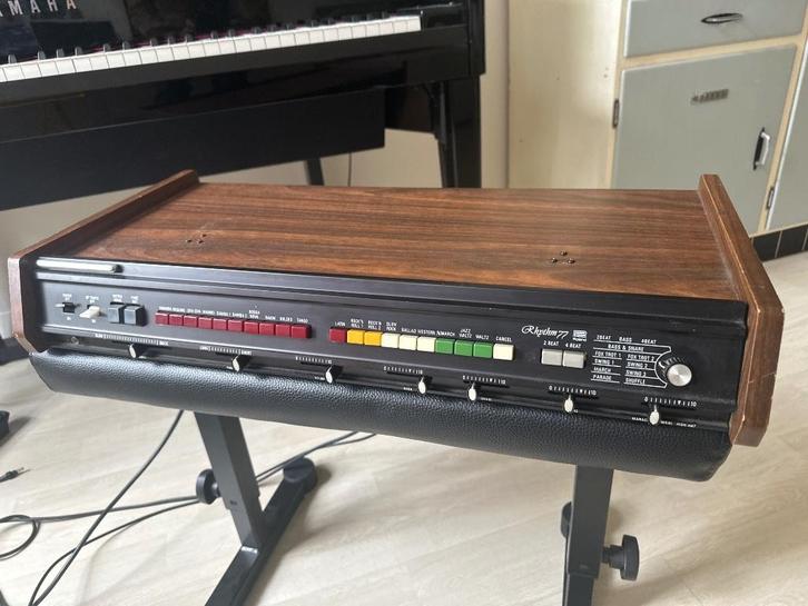 Roland TR-606 TR-77 CR-8000 CR-78 serviced met MIDI, Muziek en Instrumenten, Drumcomputers, Zo goed als nieuw, Roland, Ophalen