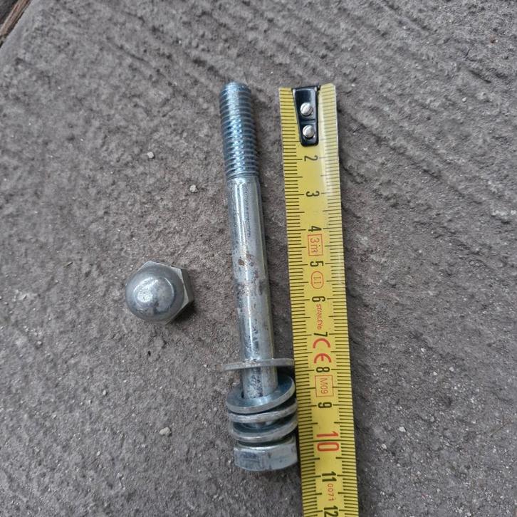 M10 Bouten met Sluitmoeren - 45 stuks + 40 extra, Doe-het-zelf en Verbouw, IJzerwaren en Bevestigingsmiddelen, Gebruikt, Bouten of Moeren