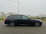 BMW 5-Serie M550d Touring Xdrive AUT Facelift Pano Softclose, Auto's, BMW, Automaat, 2993 cc, 2000 kg, Blauw