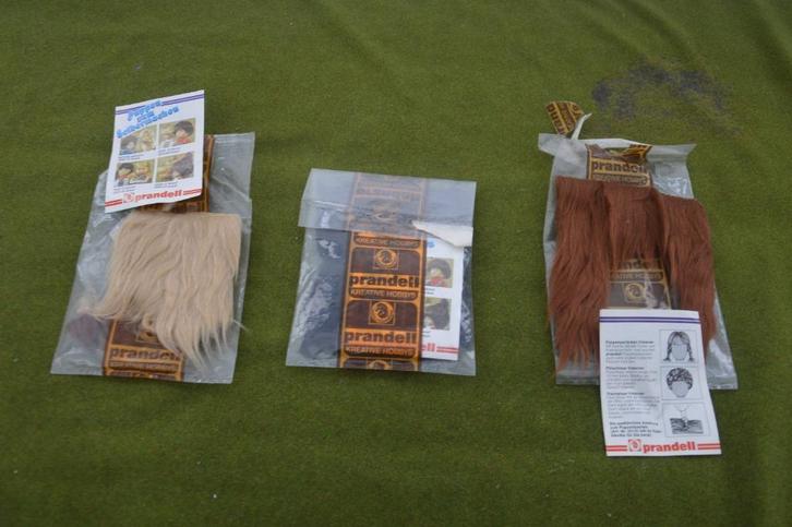 3 vintage haarstukjes/ kunsthaar om poppen pruikjes te maken, Verzamelen, Poppen, Zo goed als nieuw, Accessoires, Ophalen of Verzenden